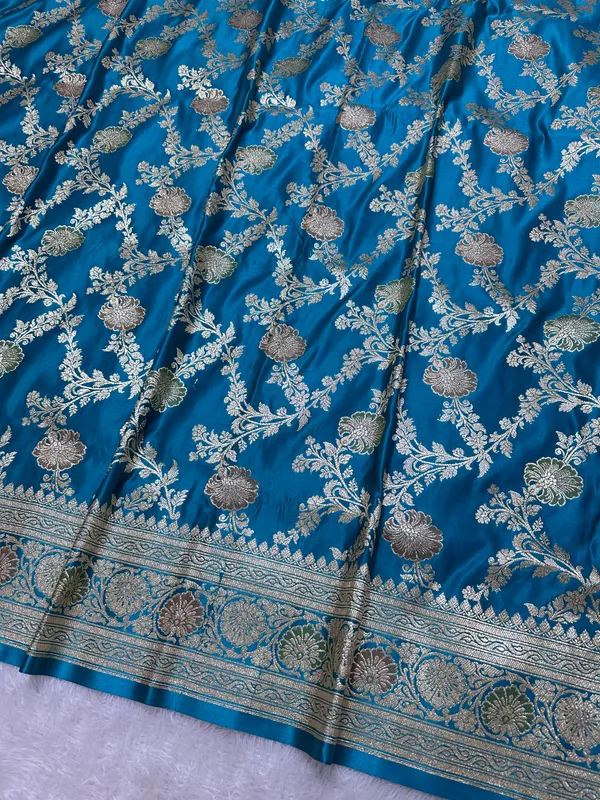 Premium_Peacock_Blue_Katan_Silk_Banarasi_Saree_With_Traditional_Floral_Vine_Jaal_And_Ornate_Zari_Border