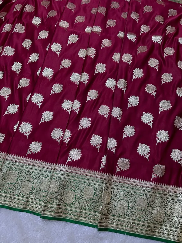 Royal_Wine_Maroon_Katan_Silk_Banarasi_Saree_With_Contrasting_Green_Border_And_Traditional_Sunflower_Butis