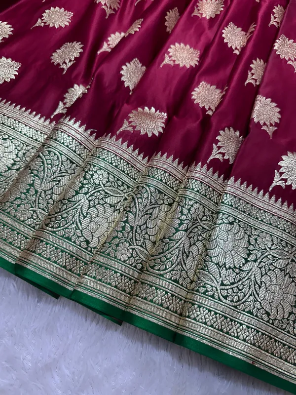 Royal_Wine_Maroon_Katan_Silk_Banarasi_Saree_With_Contrasting_Green_Border_And_Traditional_Sunflower_Butis