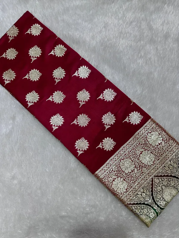 Royal_Wine_Maroon_Katan_Silk_Banarasi_Saree_With_Contrasting_Green_Border_And_Traditional_Sunflower_Butis