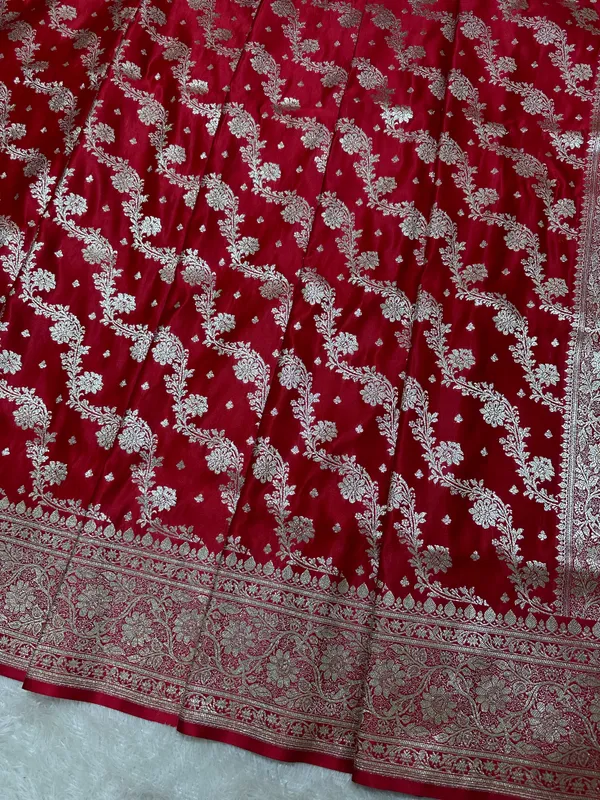 Elegant_Crimson_Red_Katan_Silk_Banarasi_Saree_With_Royal_Floral_Vine_Pallu_And_Vertical_Wavy_Bel_Work