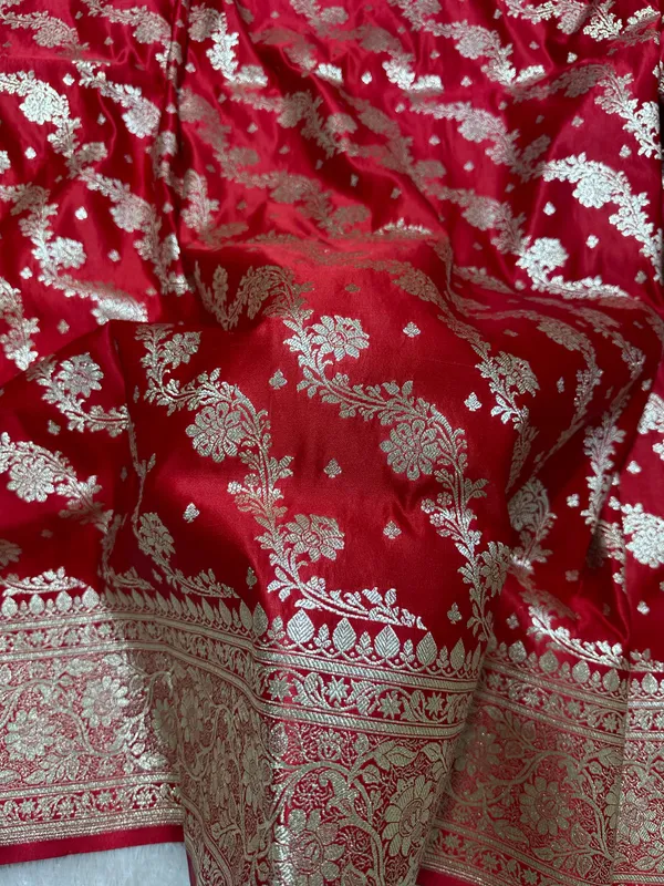 Elegant_Crimson_Red_Katan_Silk_Banarasi_Saree_With_Royal_Floral_Vine_Pallu_And_Vertical_Wavy_Bel_Work