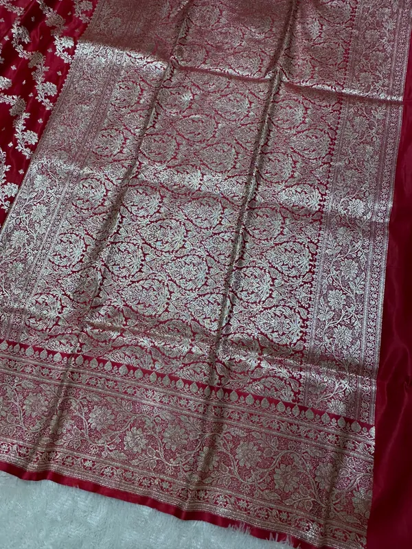 Elegant_Crimson_Red_Katan_Silk_Banarasi_Saree_With_Royal_Floral_Vine_Pallu_And_Vertical_Wavy_Bel_Work