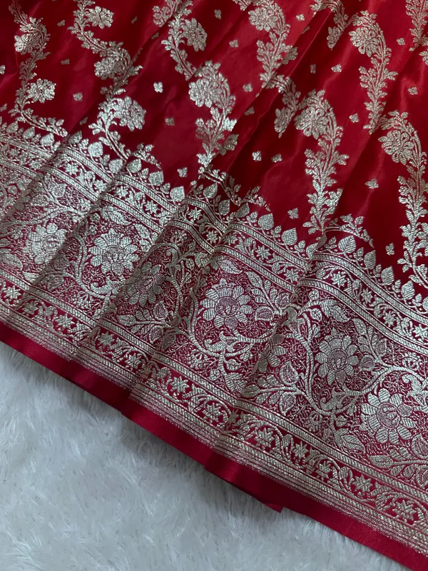 Elegant_Crimson_Red_Katan_Silk_Banarasi_Saree_With_Royal_Floral_Vine_Pallu_And_Vertical_Wavy_Bel_Work
