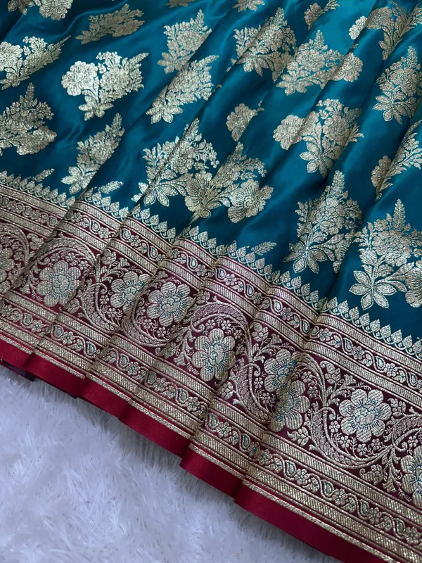Premium_Peacock_Teal_Green_Katan_Silk_Banarasi_Saree_With_Royal_Heritage_Pallu_And_Traditional_Bouquet_Leaf_Butis