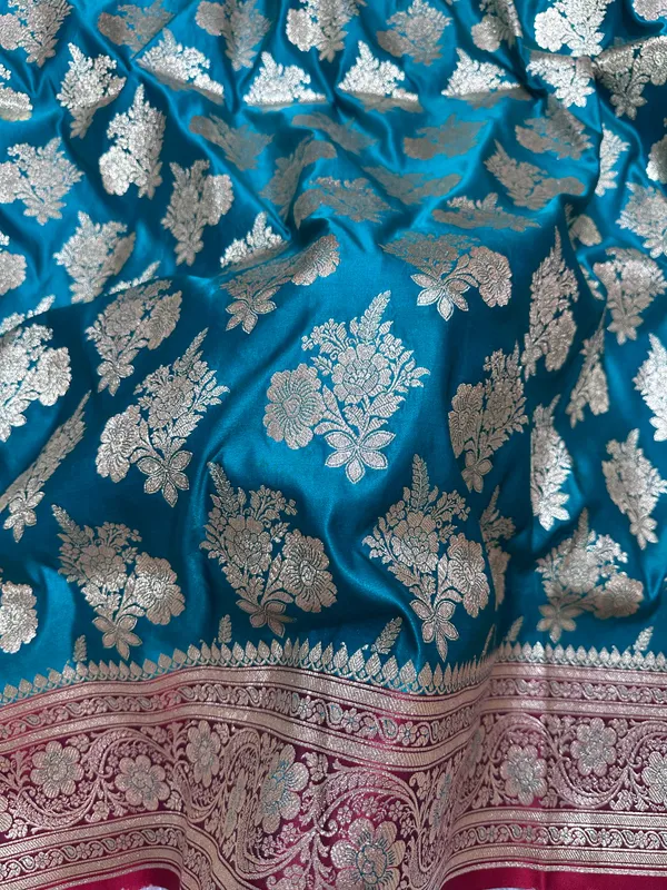 Premium_Peacock_Teal_Green_Katan_Silk_Banarasi_Saree_With_Royal_Heritage_Pallu_And_Traditional_Bouquet_Leaf_Butis