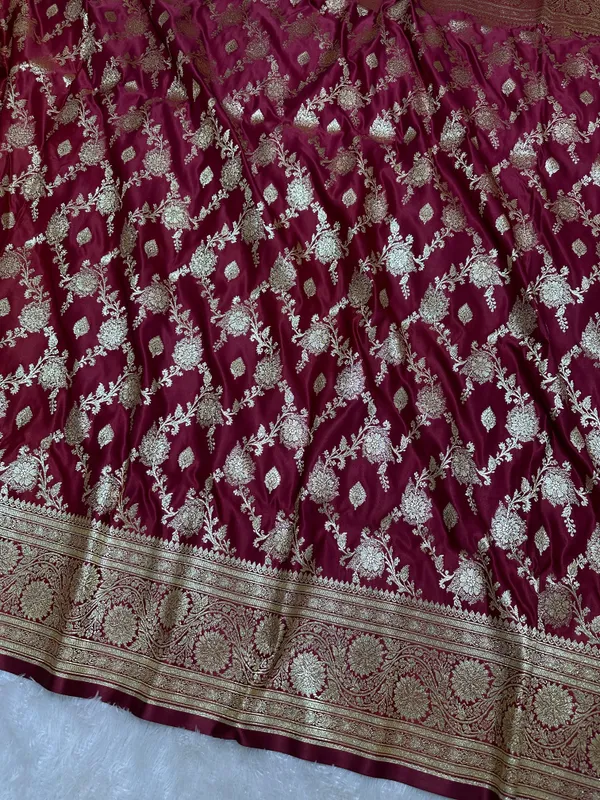 Premium_Wine_Plum_Katan_Silk_Banarasi_Saree_With_Elaborate_Floral_Border_And_Diagonal_Jaal_Work