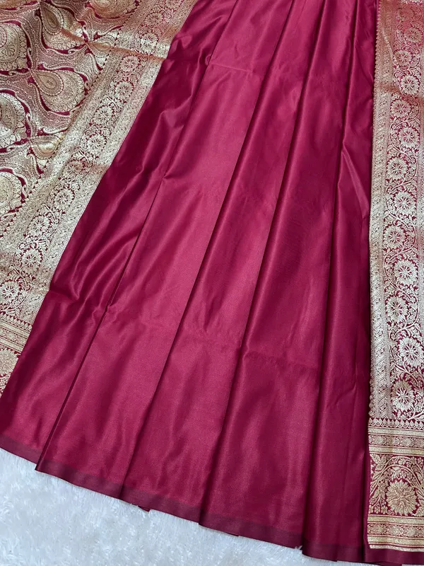 Premium_Wine_Plum_Katan_Silk_Banarasi_Saree_With_Elaborate_Floral_Border_And_Diagonal_Jaal_Work