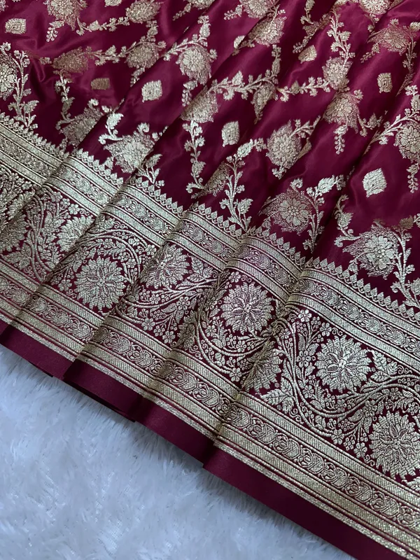 Premium_Wine_Plum_Katan_Silk_Banarasi_Saree_With_Elaborate_Floral_Border_And_Diagonal_Jaal_Work