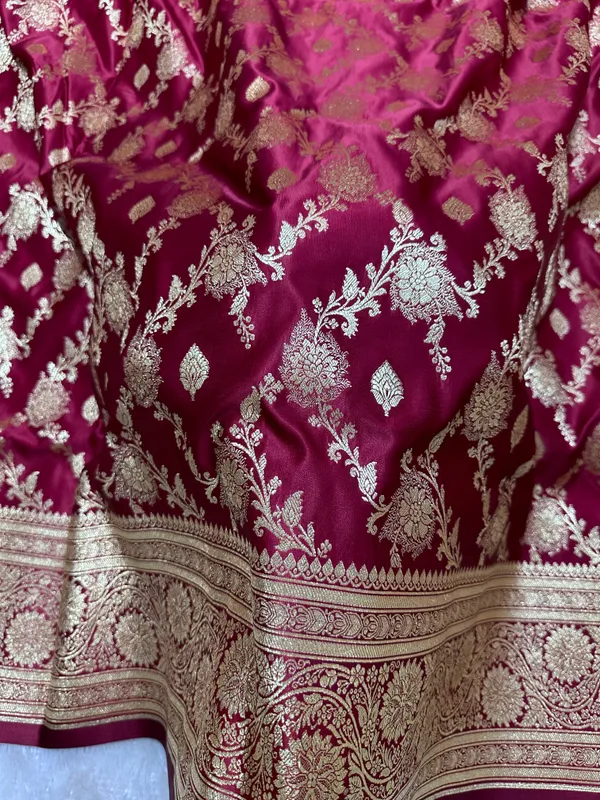 Premium_Wine_Plum_Katan_Silk_Banarasi_Saree_With_Elaborate_Floral_Border_And_Diagonal_Jaal_Work