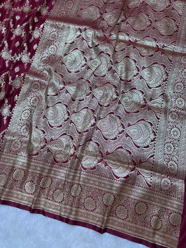 Premium_Wine_Plum_Katan_Silk_Banarasi_Saree_With_Elaborate_Floral_Border_And_Diagonal_Jaal_Work