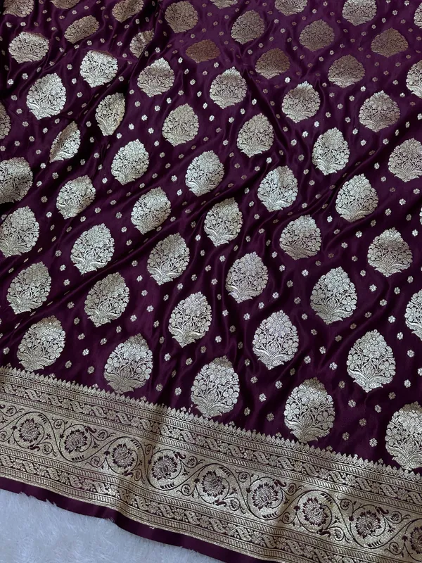 Premium_Royal_Wine_Katan_Silk_Banarasi_Saree_With_Elaborate_Kalka_Border_And_Traditional_Paisa_Butis