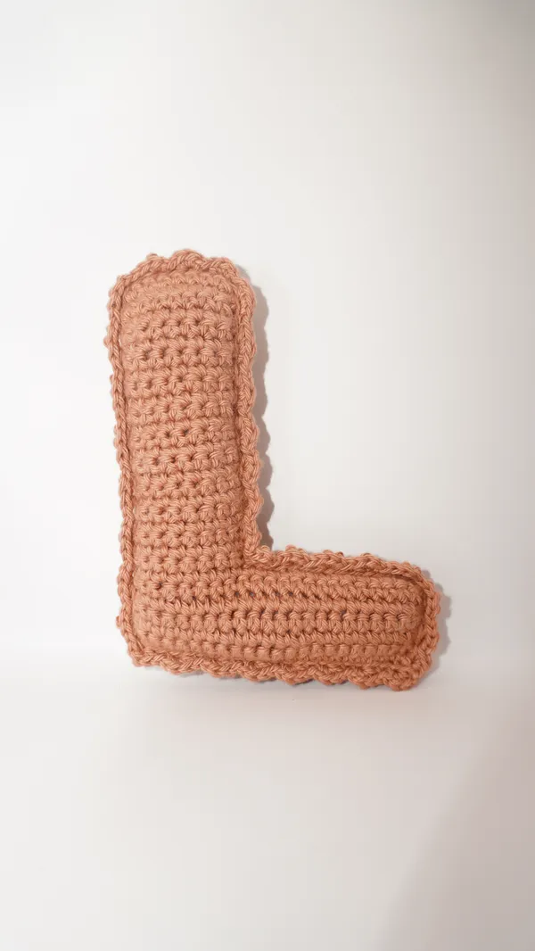 Crochet_Alphabet_Charm_L_In_Blush