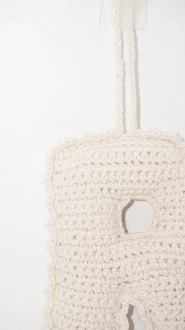 Crochet_Alphabet_Charm_R_In_Ivory