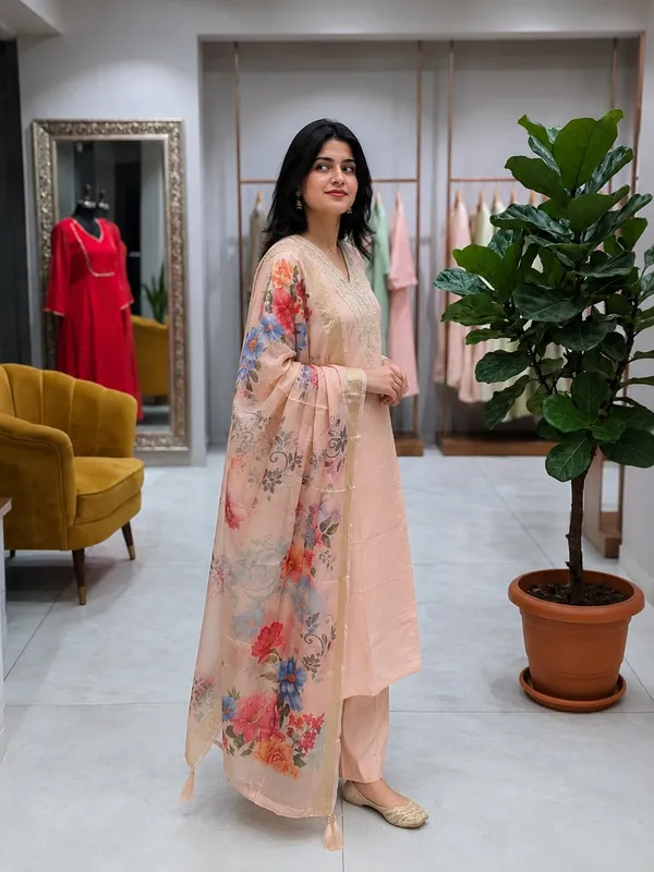 Women’s_Peach_Embroidered_Kurta_Pant_Set_with_Floral_Printed_Organza_Dupatta