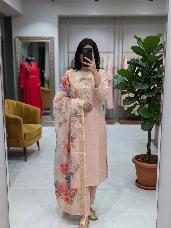 Women’s_Peach_Embroidered_Kurta_Pant_Set_with_Floral_Printed_Organza_Dupatta