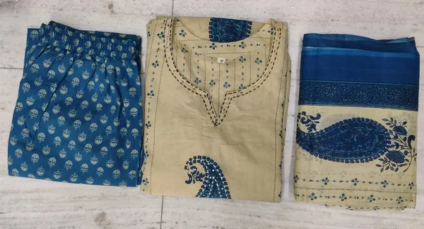 Women’s_Beige_Paisley_Printed_Kurta_Pant_Set_with_Dupatta
