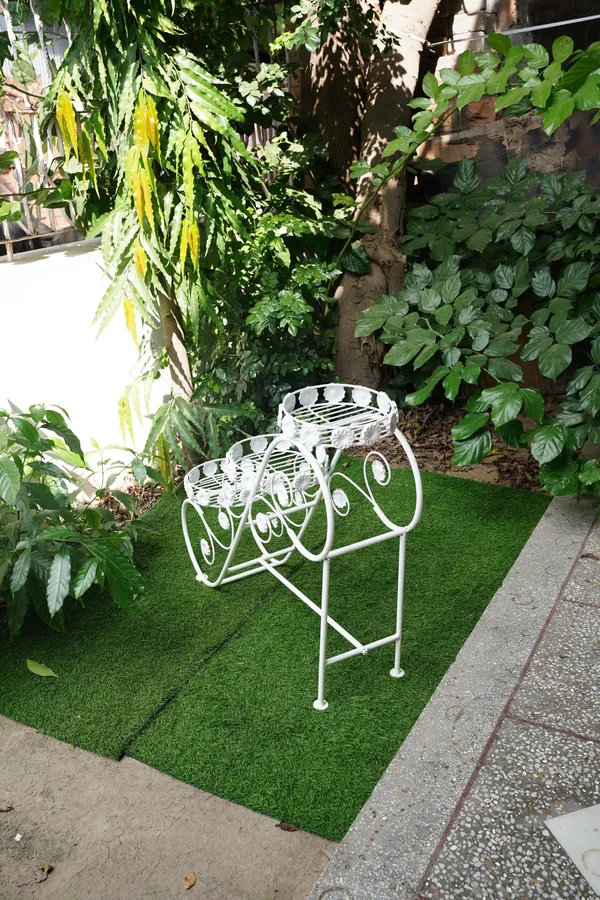 Wrought_Iron_Floral_Scroll_Garden_Chair