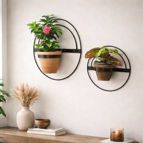 Metal_Round_Wall_Mounted_Planter_Holder_With_Terracotta_Pot_Set_Of_2