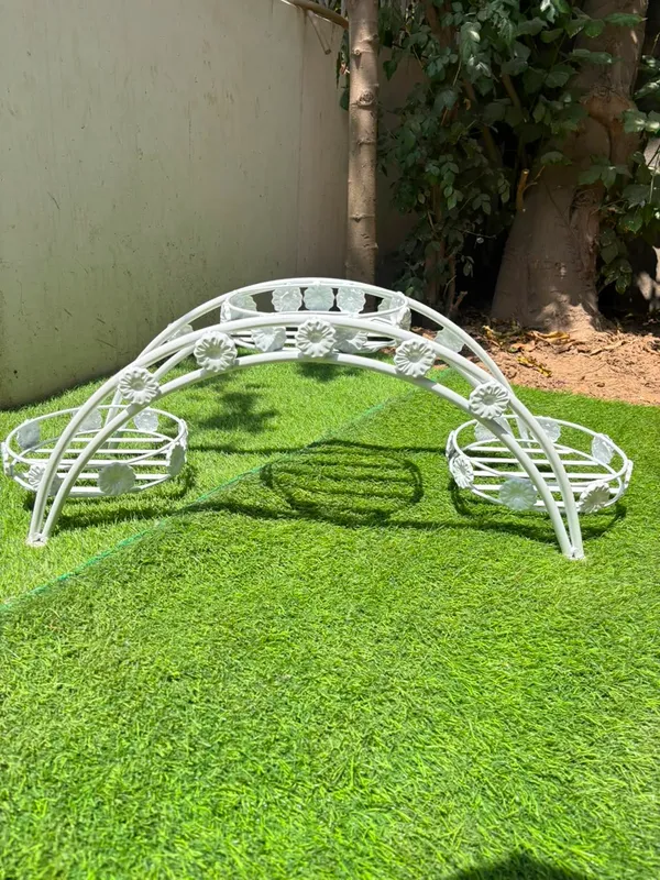 White_Metal_Arch_Design_Three-Pot_Plant_Stand