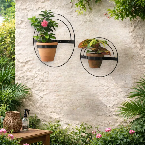 Metal_Round_Wall_Mounted_Planter_Holder_With_Terracotta_Pot_Set_Of_2