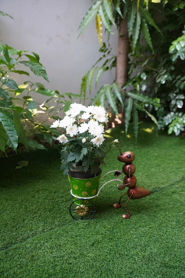 Multicolor_Metal_Ant_Figurine_Plant_Stand