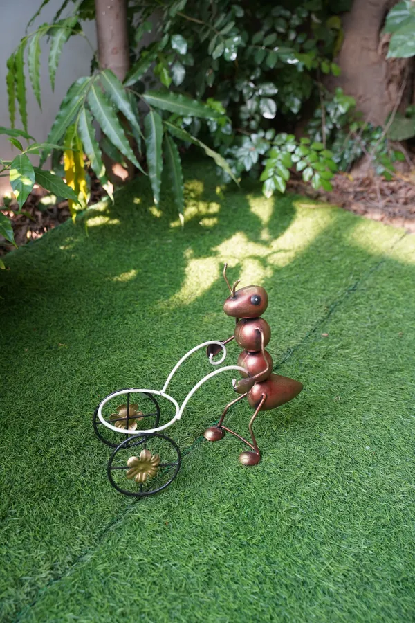 Multicolor_Metal_Ant_Figurine_Plant_Stand