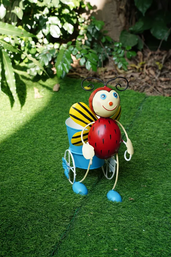 Multicolor_Metal_Smiling_Butterfly_Plant_Stand