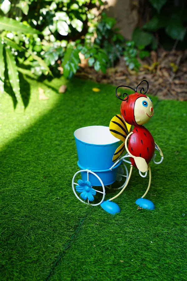 Multicolor_Metal_Smiling_Butterfly_Plant_Stand