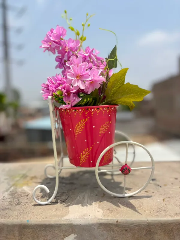 Metal_Decorative_Chair_White_Plant_Stand