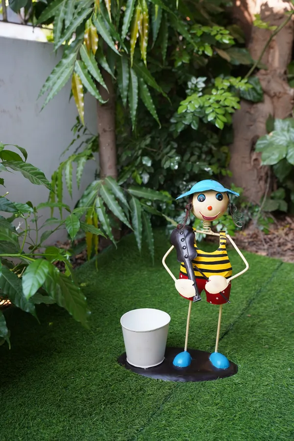 Multicolor_Metal_Doll_Figurine_Plant_Stand