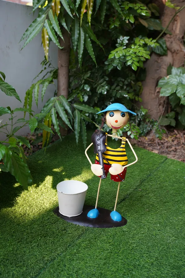 Multicolor_Metal_Doll_Figurine_Plant_Stand