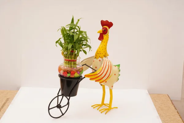 Multicolor_Metal_Doll_Figurine_Plant_Stand