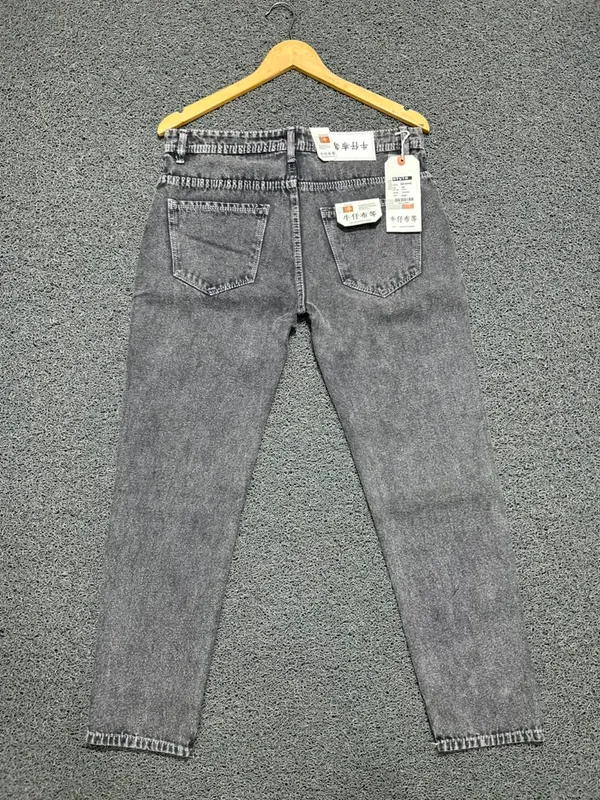 Grey_Denim_Straight_Fit_Jeans_For_Men