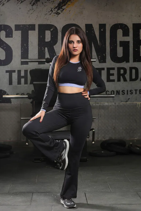 Black_Nylon_90%,_Spandex_10%_Full_Sleeves_Crop_Top_For_Women