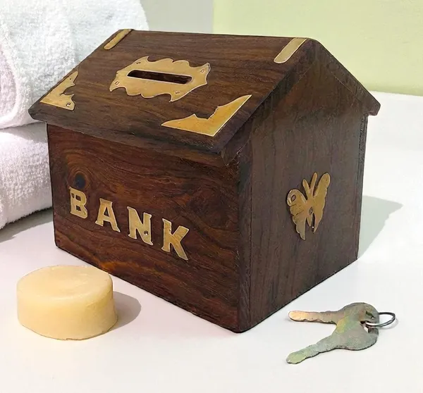 Wood_Hut_Shape_Brown_Money_Bank