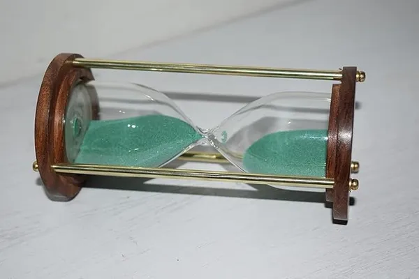 Green_Wood_And_Brass_Decorative_5-Minute_Hourglass_Sand_Timer