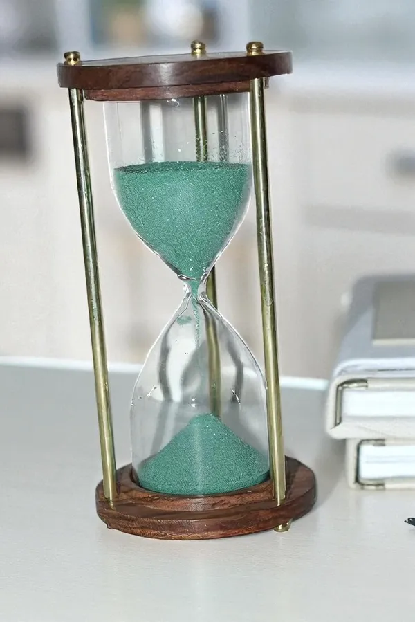 Green_Wood_And_Brass_Decorative_5-Minute_Hourglass_Sand_Timer