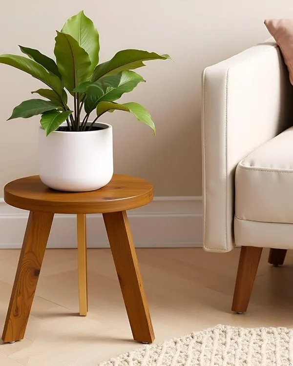 Wood_Rustic_Natural_Brown_Three-Leg_Round_Stool