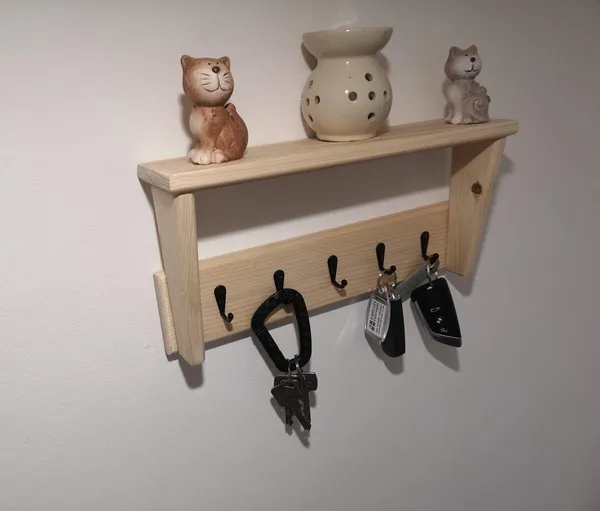 Natural_Wood_Wall_Key_Holder_With_Shelf_And_5_Hooks