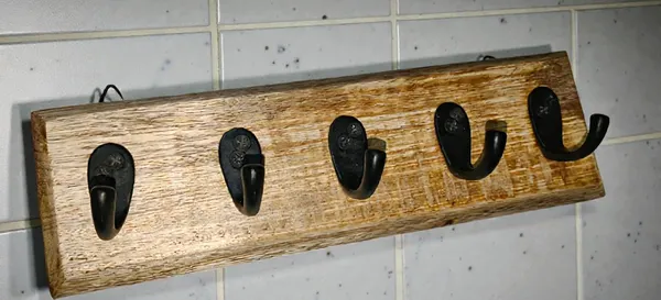 Wood_And_Iron_Natural_Wall-Mounted_Key_Holder_With_6_Hooks