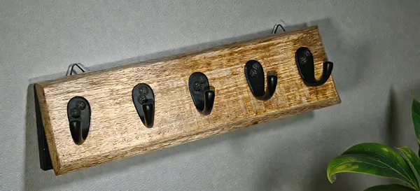 Wood_And_Iron_Natural_Wall-Mounted_Key_Holder_With_6_Hooks