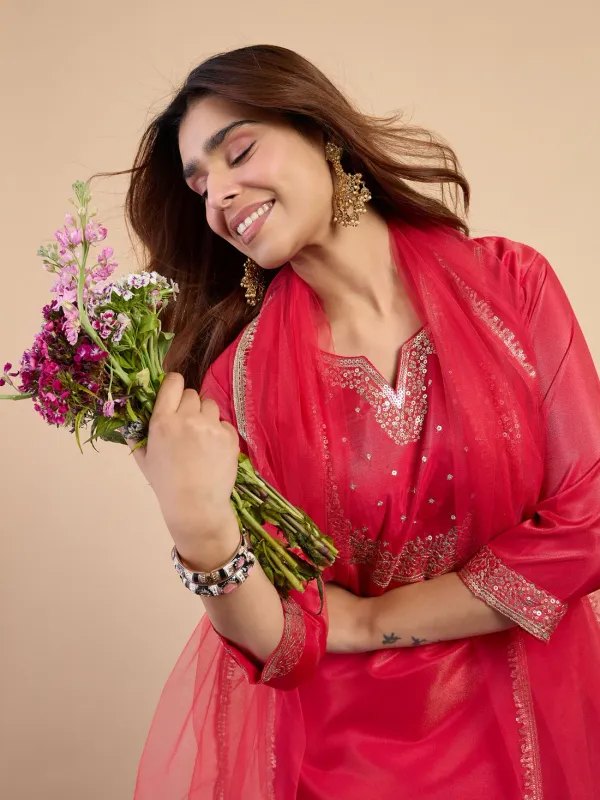 Pink_Silk_Blend_Zari_Embroidered_Kurta_Pant_Set_With_Organza_Dupatta_For_Women