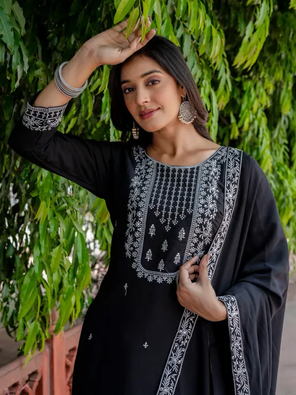 Black_Viscose_Roman_Silk_Embroidered_Kurta_Pant_Set_With_Dupatta_For_Women