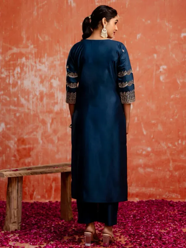 Teal_Blue_Silk_Embroidered_Kurta_Pant_Set_With_Chinon_Dupatta_For_Women
