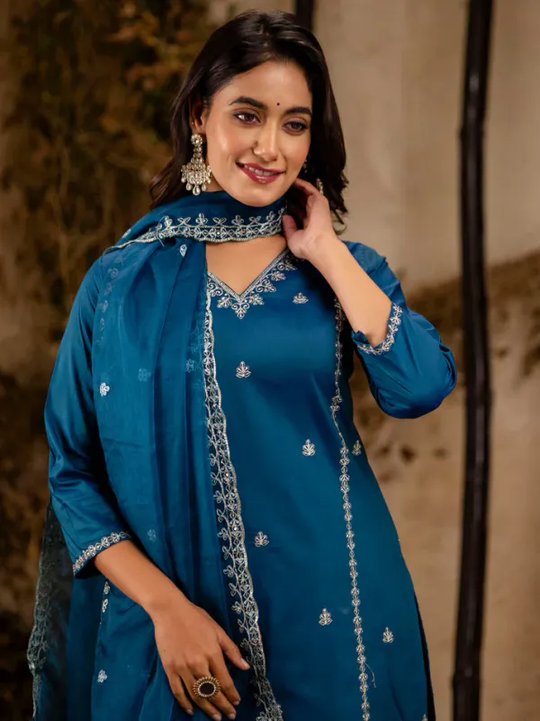 Blue_Silk_Embroidered_Kurta_Trouser_Set_With_Organza_Dupatta_For_Women