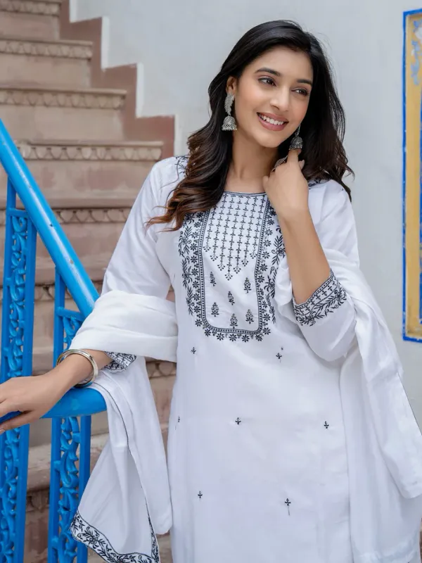 White_Viscose_Roman_Silk_Embroidered_Kurta_Pant_Set_With_Dupatta_For_Women