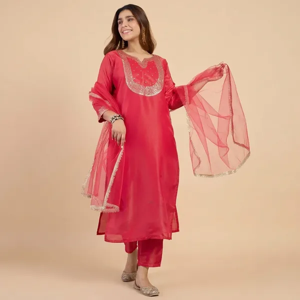 Pink_Silk_Blend_Zari_Embroidered_Kurta_Pant_Set_With_Organza_Dupatta_For_Women