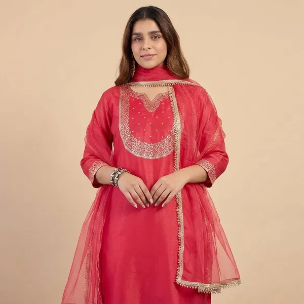 Pink_Silk_Blend_Zari_Embroidered_Kurta_Pant_Set_With_Organza_Dupatta_For_Women