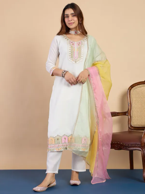 White_Silk_Kurta_Pant_Set_With_Lace_Border_Dupatta_For_Women